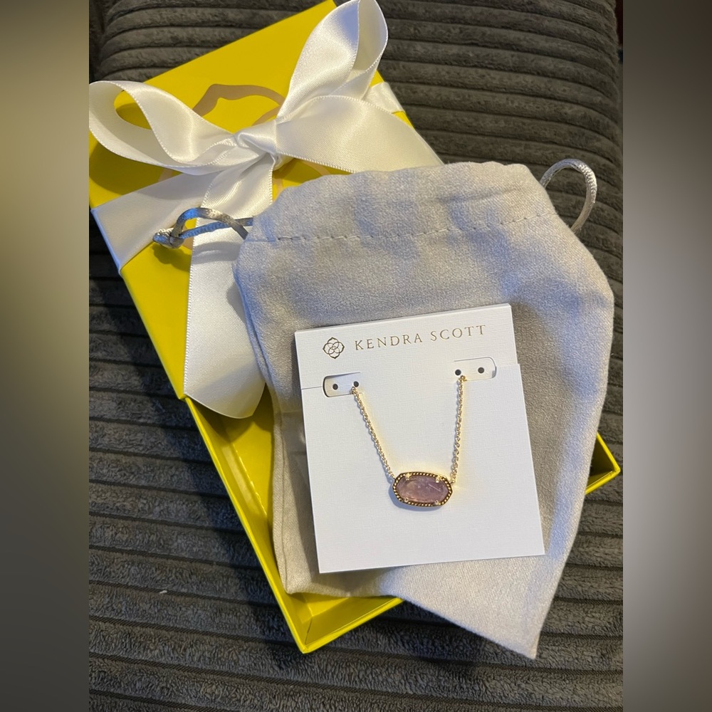 Kendra Scott Elisa Gold Pendant Necklace in Rose Quartz
